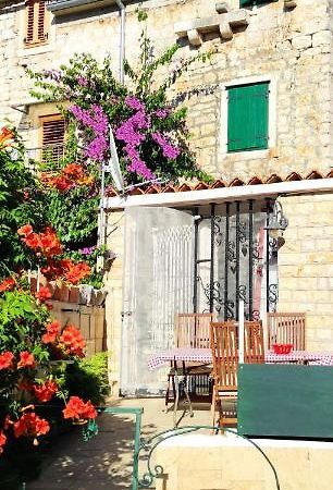Apartment Alena + terrace + garden. Quiet center Jelsa  Exterior foto