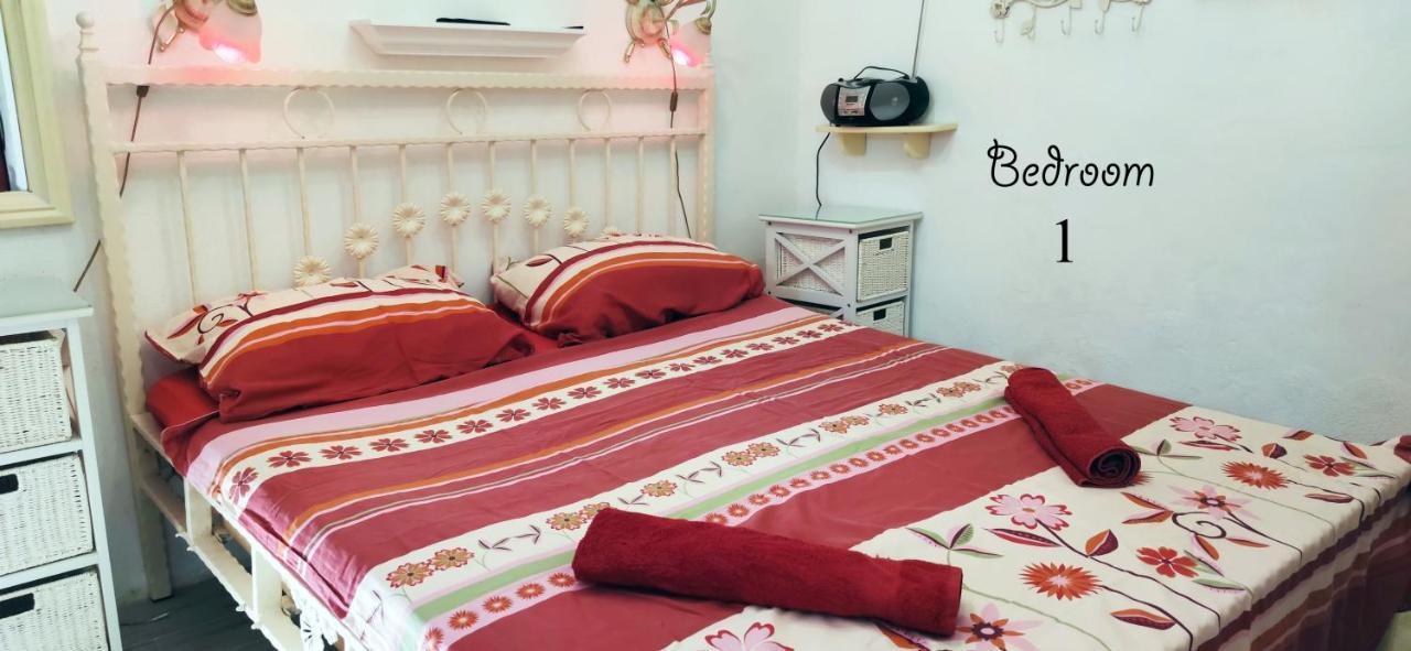 Apartment Alena + terrace + garden. Quiet center Jelsa  Exterior foto